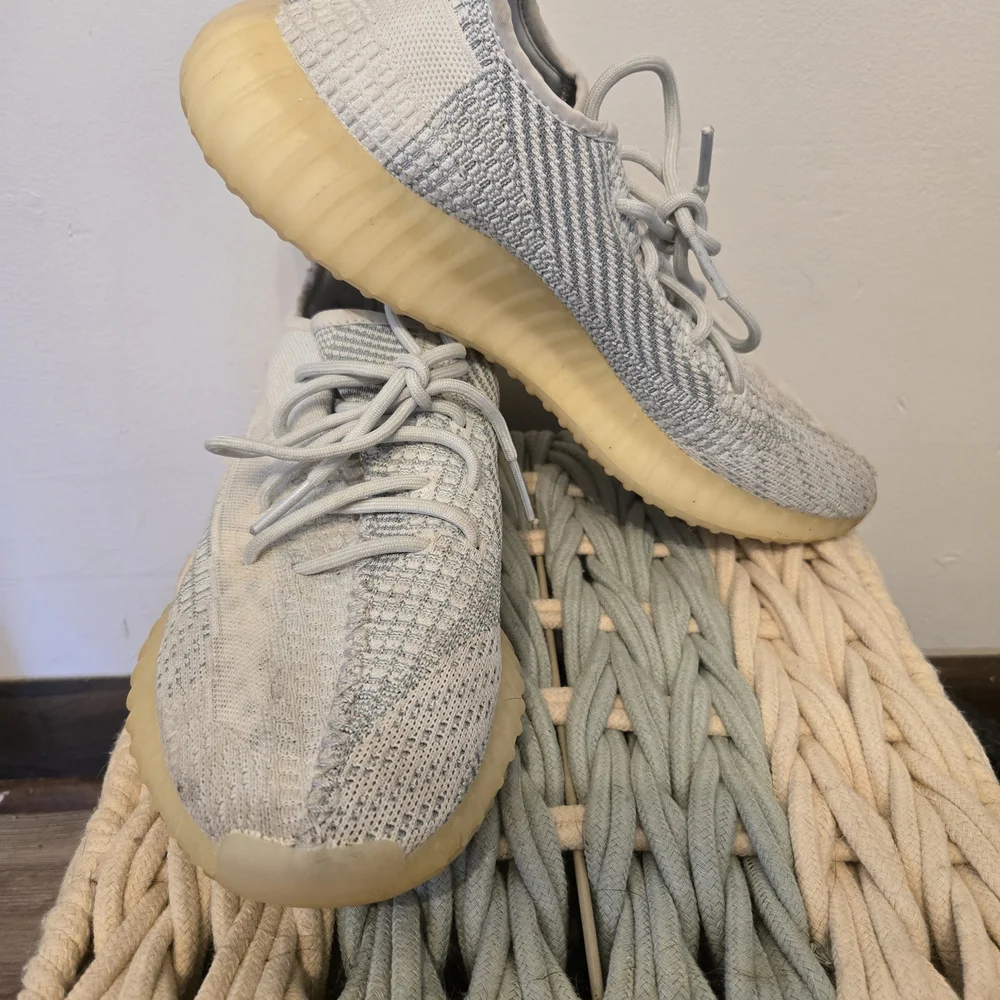 Yeezy Athletic Shoes in Gray and Cream - Picture 2 of 4